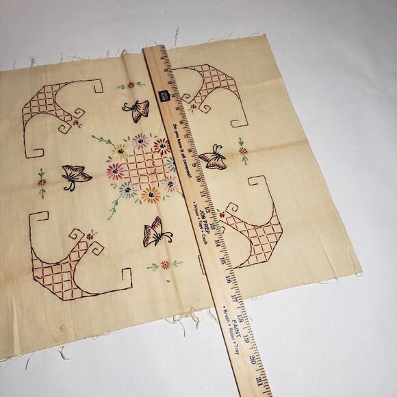 VINTAGE 1960'S STAMPED EMBROIDERY BUTTERFLY FLOWERS UNFINISHED CHAIR BACK PAD - Picture 8 of 9